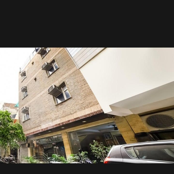 Hotel Mahalaxmi Deluxe New Delhi Exteriör bild
