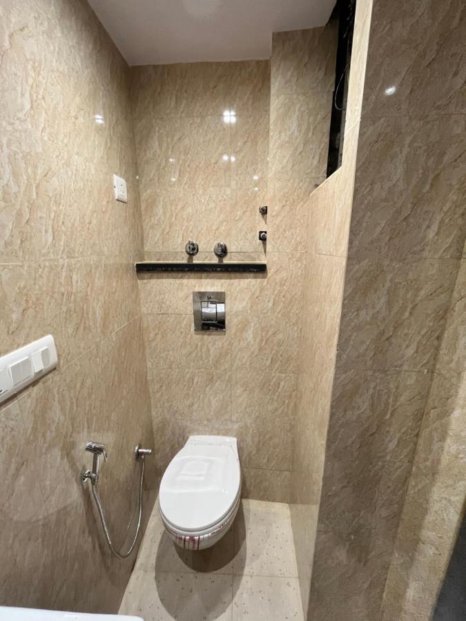Hotel Mahalaxmi Deluxe New Delhi Exteriör bild