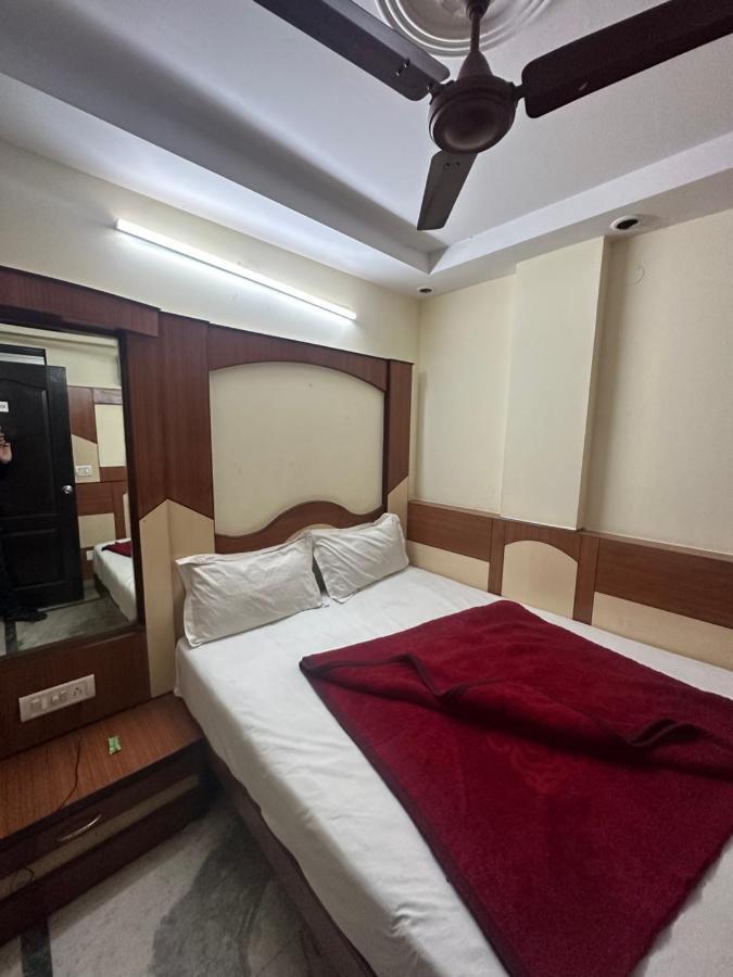 Hotel Mahalaxmi Deluxe New Delhi Exteriör bild