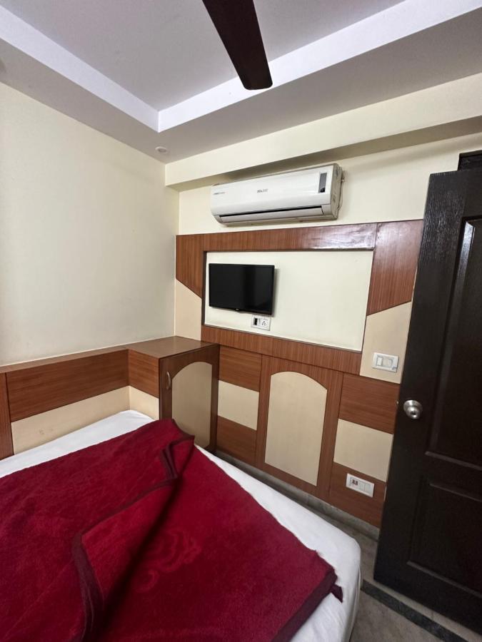 Hotel Mahalaxmi Deluxe New Delhi Exteriör bild