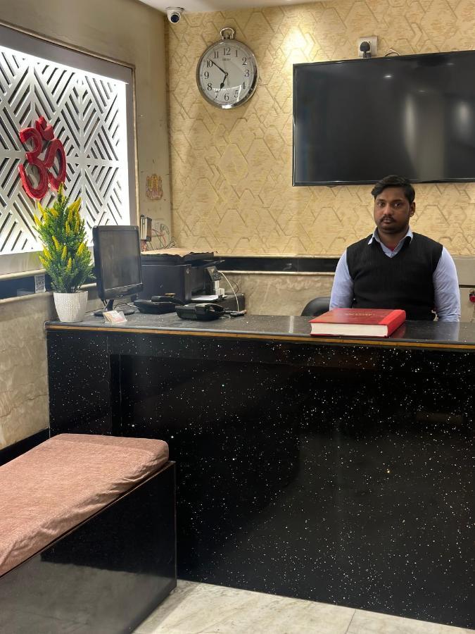Hotel Mahalaxmi Deluxe New Delhi Exteriör bild