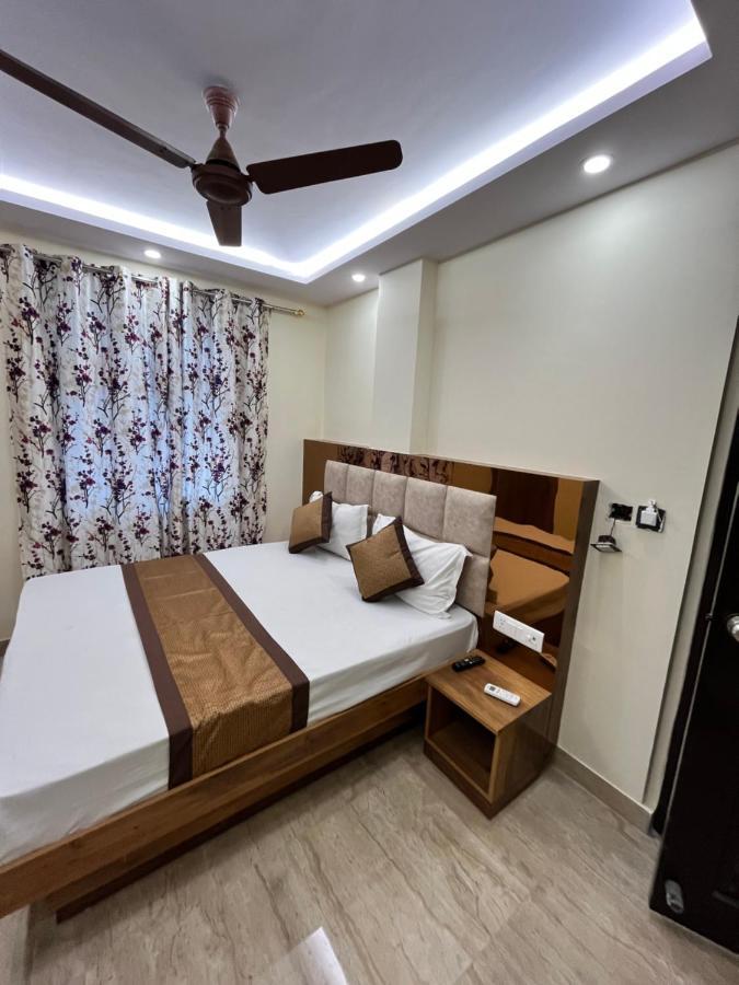 Hotel Mahalaxmi Deluxe New Delhi Exteriör bild
