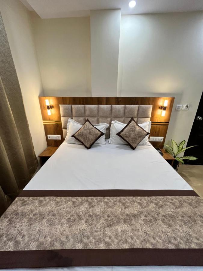 Hotel Mahalaxmi Deluxe New Delhi Exteriör bild